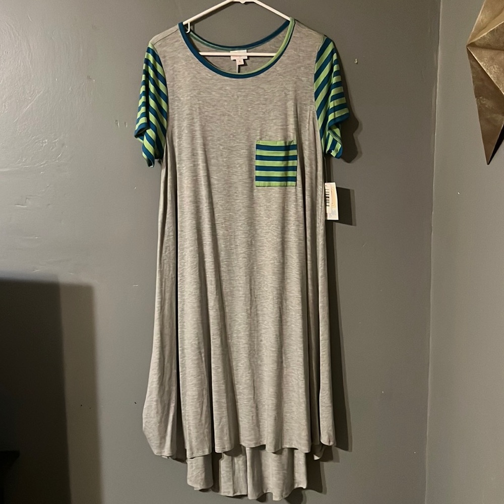 NWT Lularoe Carly Hi-Lo dress in heather grey w lime/blue accents. Size M.